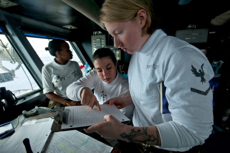 Les filles dans la marine. - Page 8 110822-n-bt887-351